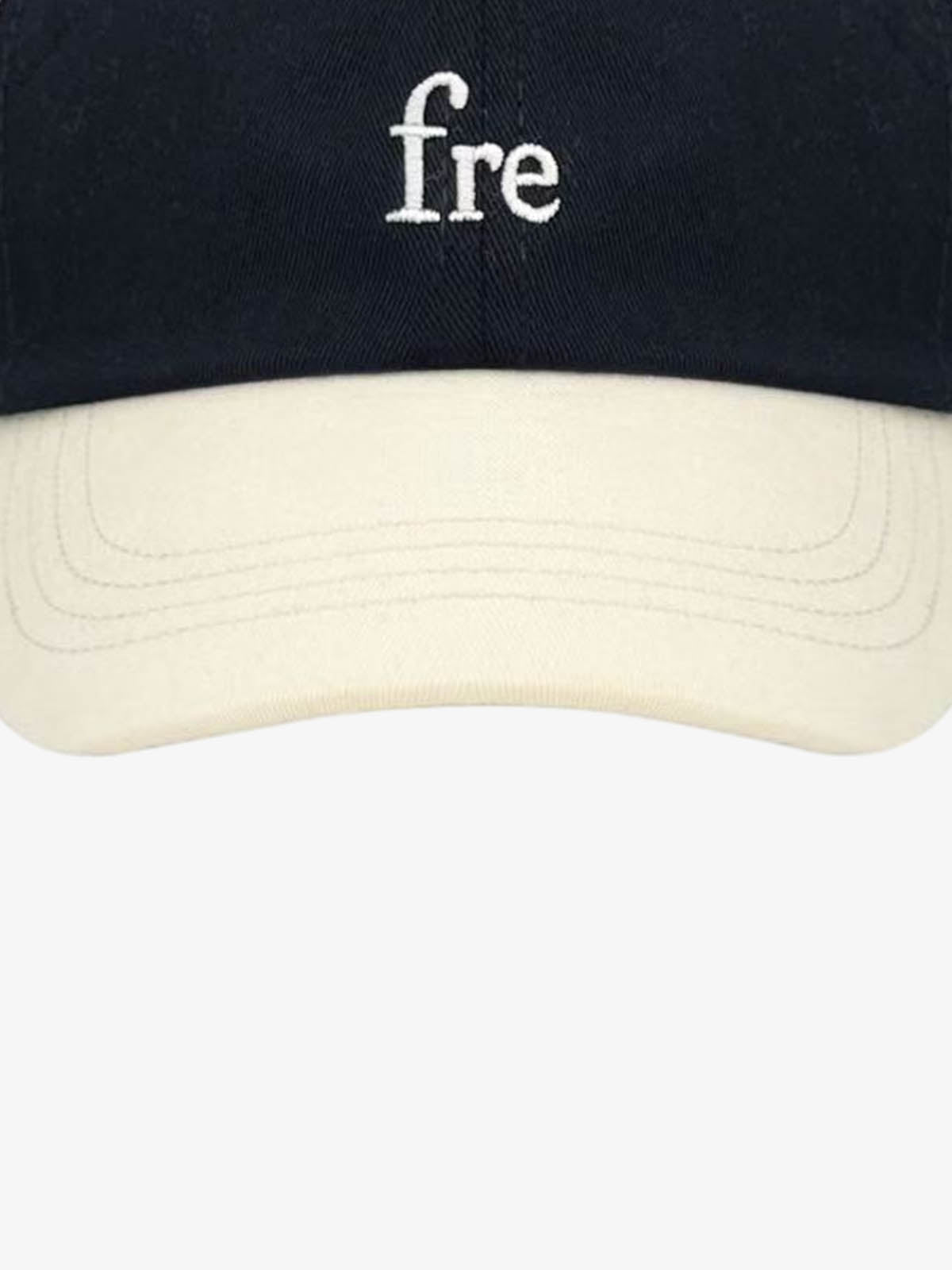 Minimalistische Baseballkappe mit kontrastierender Stickerei