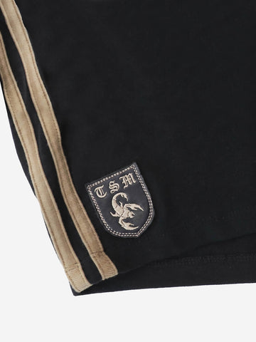 Sportliche Shorts mit Y2K-Grafikstreifen