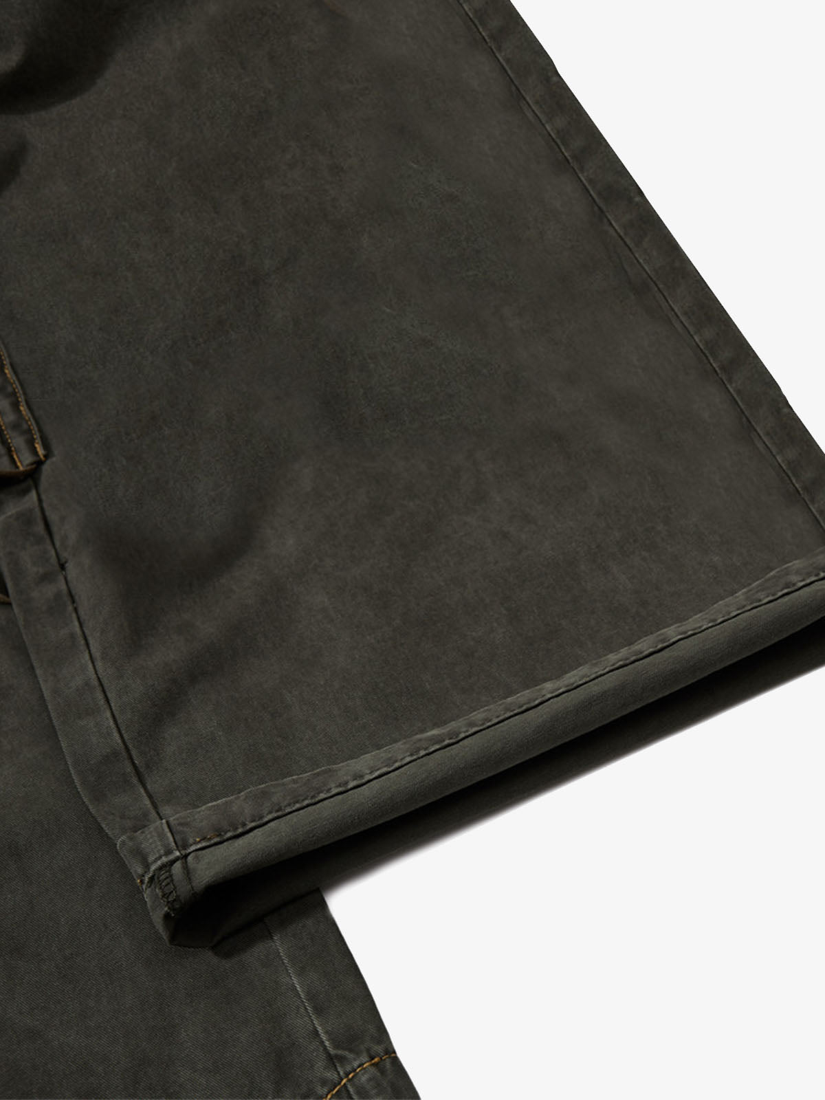 Retro punk style multi-pocket wide-leg cargo pants with rivet pleats and logo print design. 