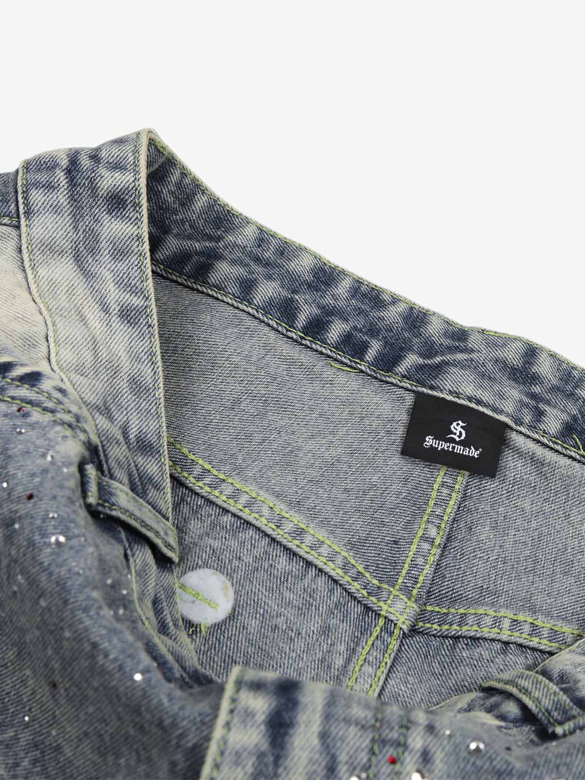 Strassbesetzte Bermuda-Shorts aus Denim im Used-Look