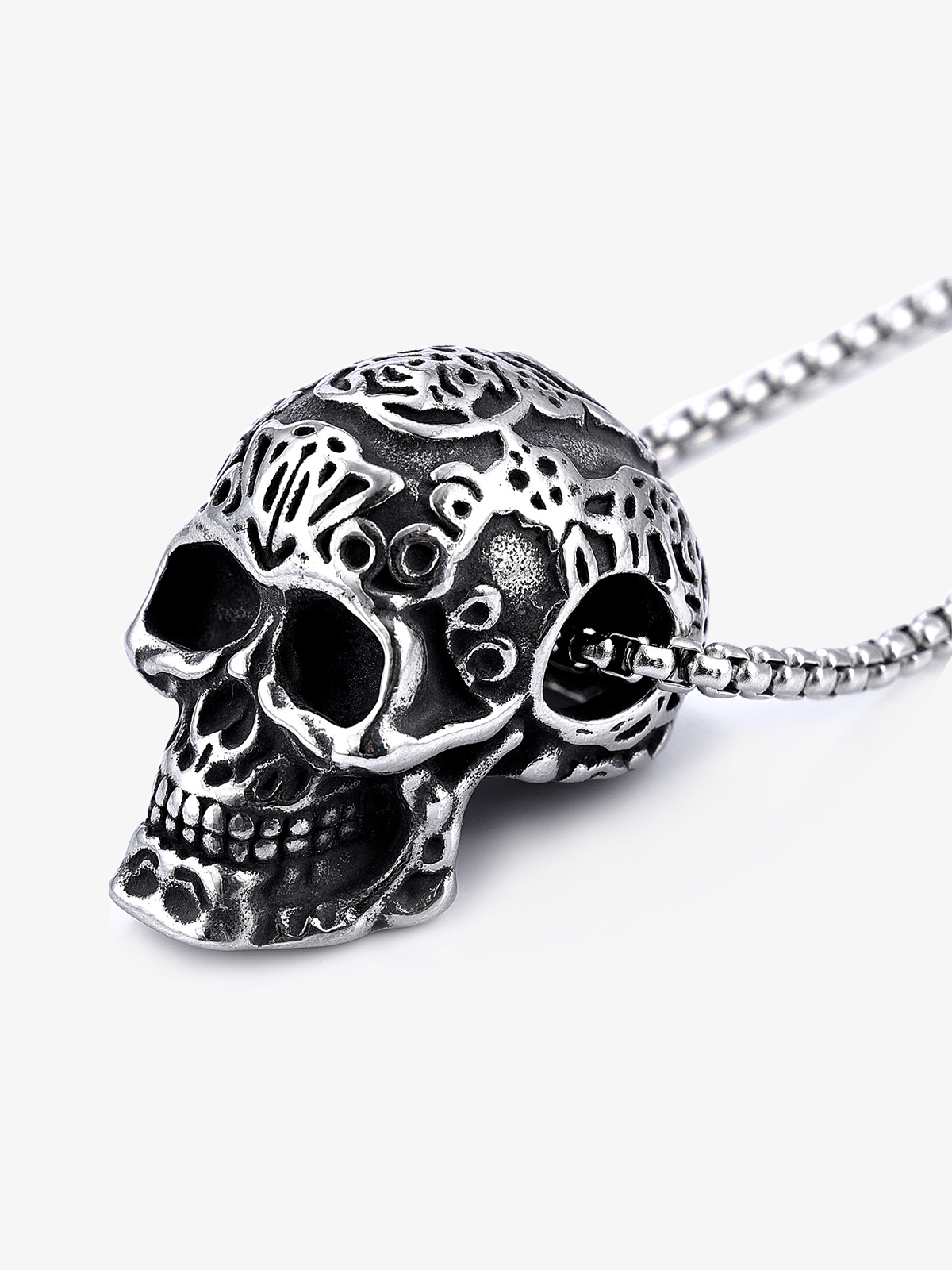 Engraved Skull Pendant Necklace