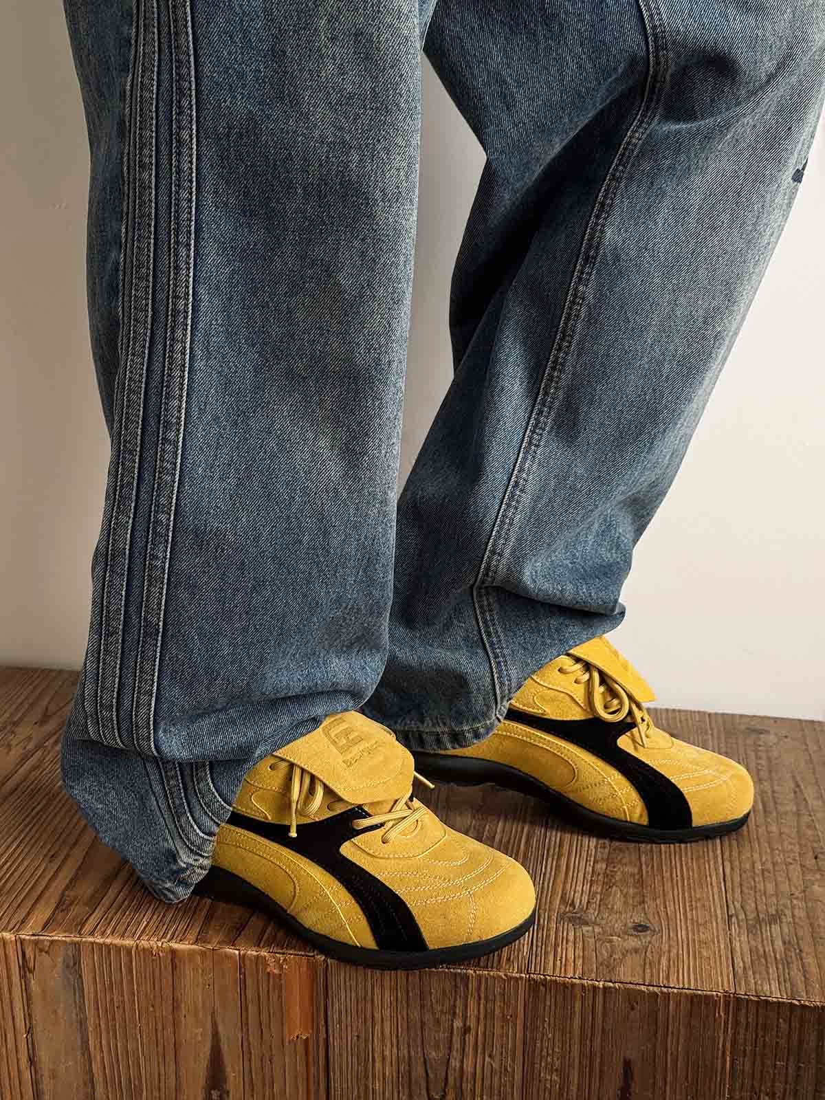 Stylish Yellow Casual Sneakers for Everyday Wear - Comfortable and Versatile Design 
