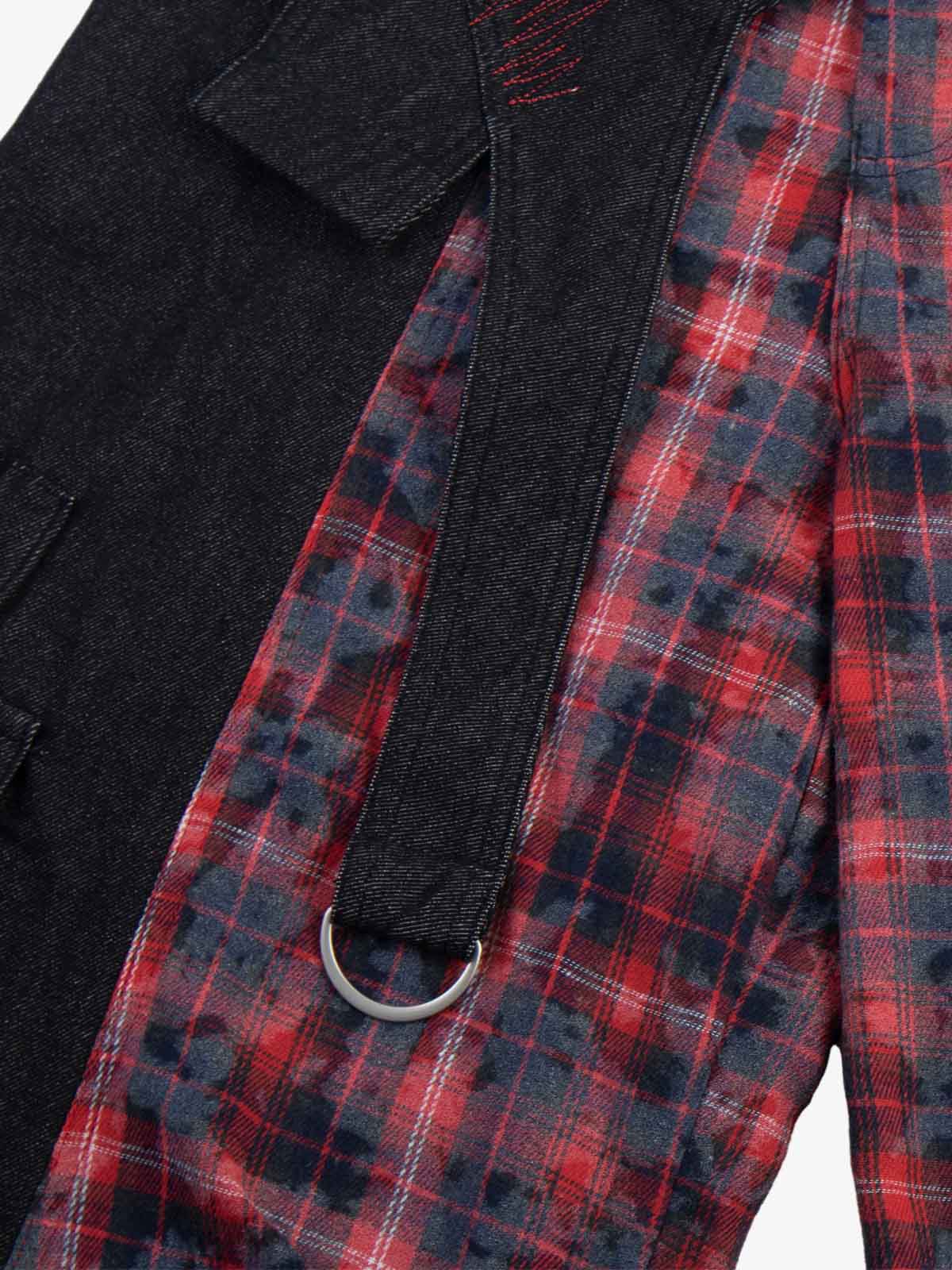 Vaqueros de mezclilla con patchwork ciber-grunge deconstruidos