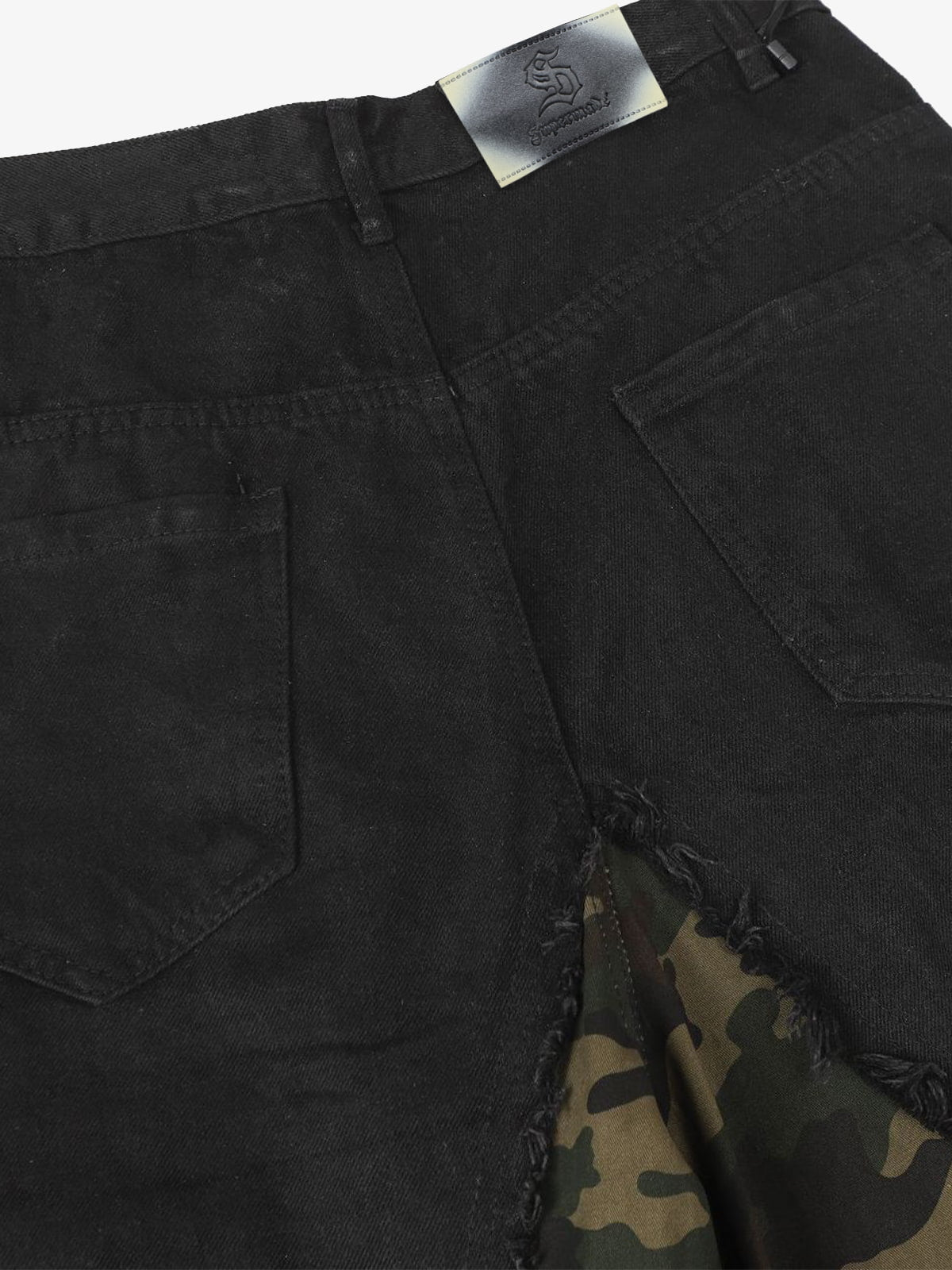 Camo-Contrast Cargo Shorts with Utility Pockets 