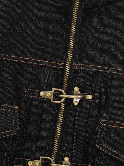 Edgy Spike-Embellished Sunglasses for Bold Fashion Statements 