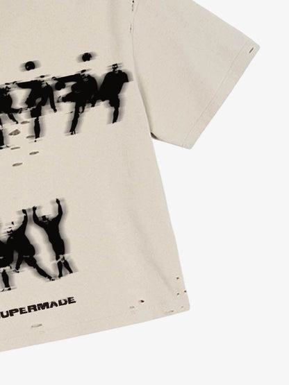 Short-sleeved Distressed T-shirt With A Football Kicking Scene And Blur Pattern Design 