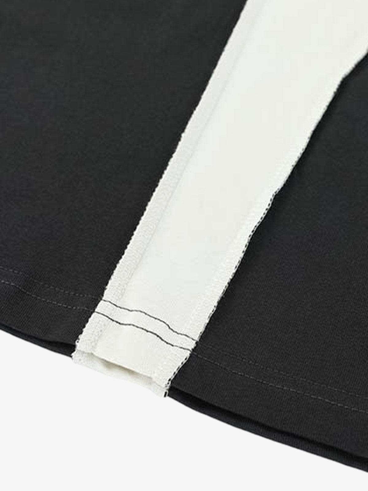 Stylish Long-Sleeve Graphic Tee for Casual Wear 