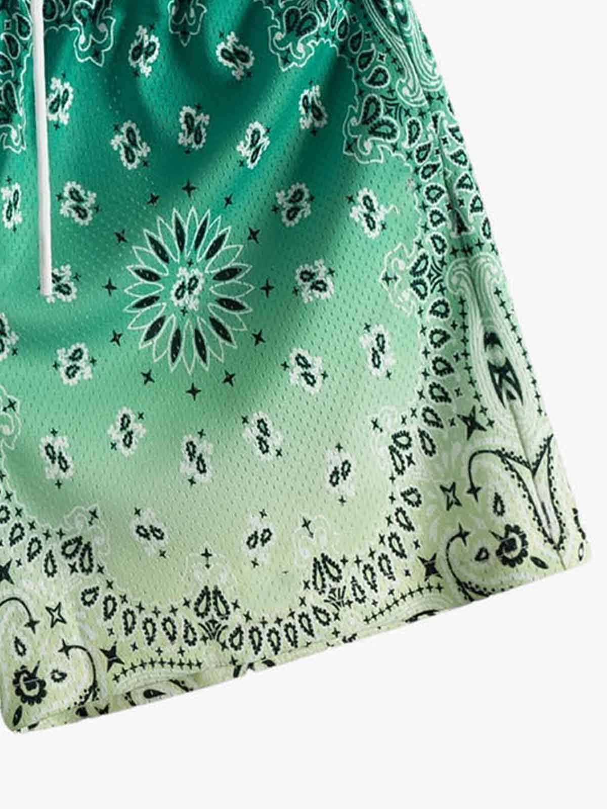 Pantalones cortos deportivos con estampado paisley