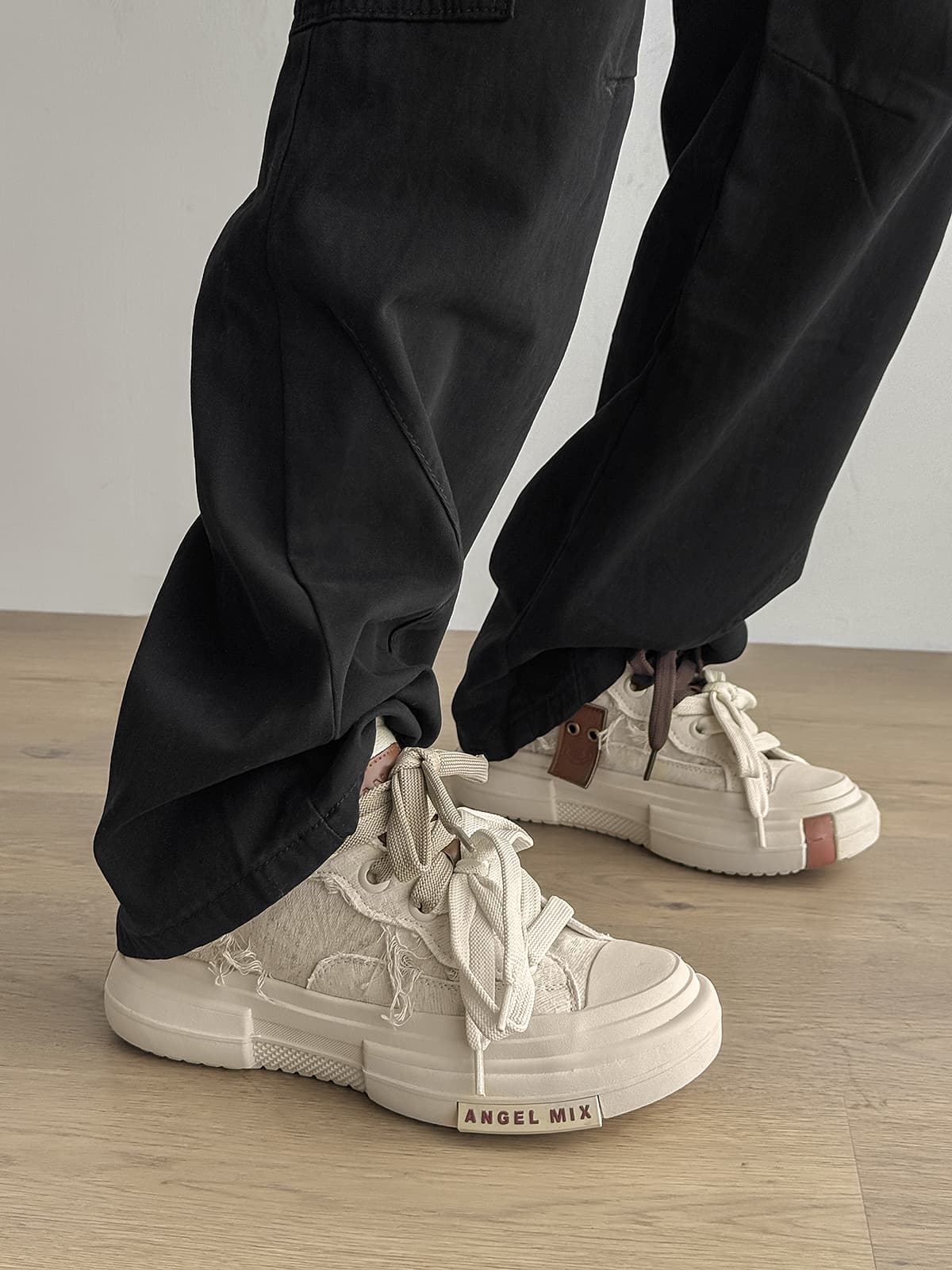Stylish Chunky Sneakers with Dual Shoelaces for Everyday Wear 