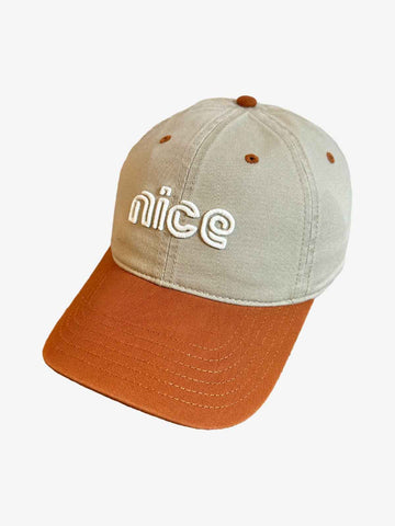 Casquette de baseball à lettres colorées