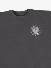 Schwarzes Crop-T-Shirt mit Grafikprint