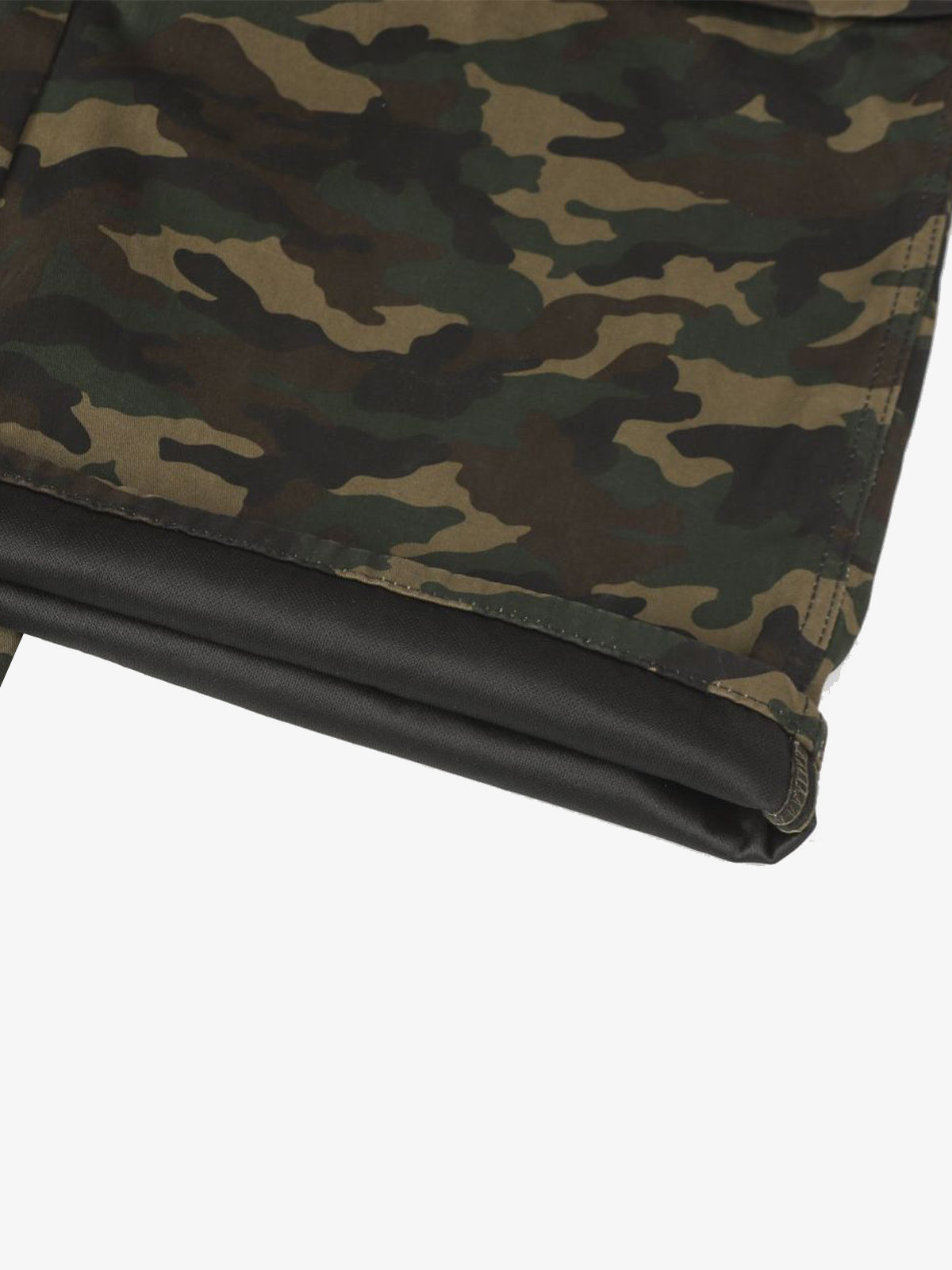 Camo-Contrast Cargo Shorts with Utility Pockets 