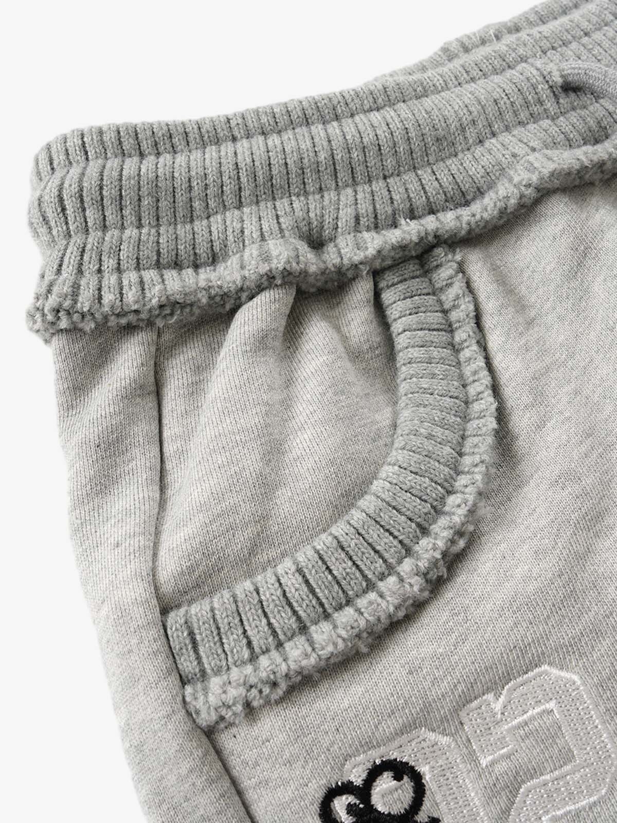 Bestickte Mini-Shorts mit offenem Saum