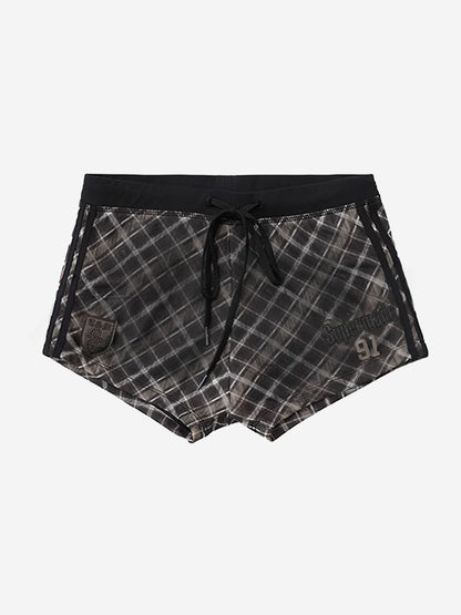 Sportliche Shorts mit Y2K-Grafikstreifen