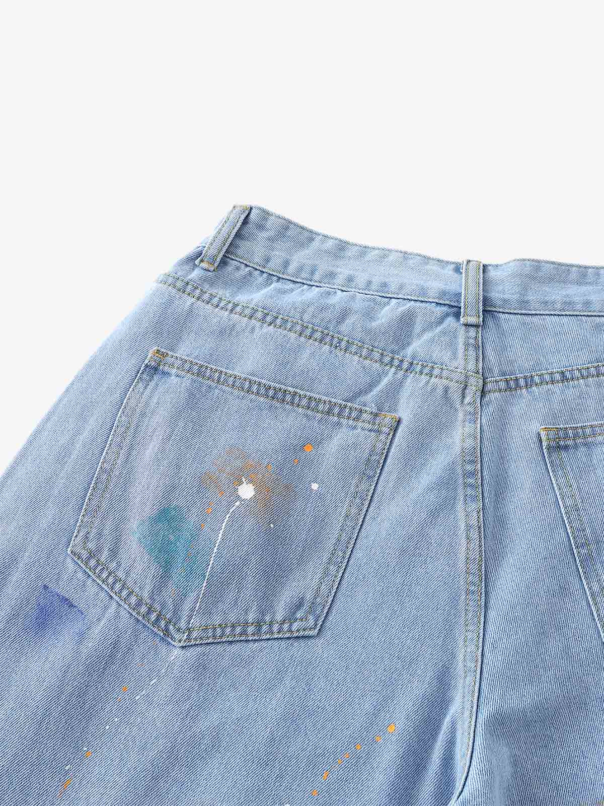 Jeansshorts mit Farbspritzermuster und weitem Bein
