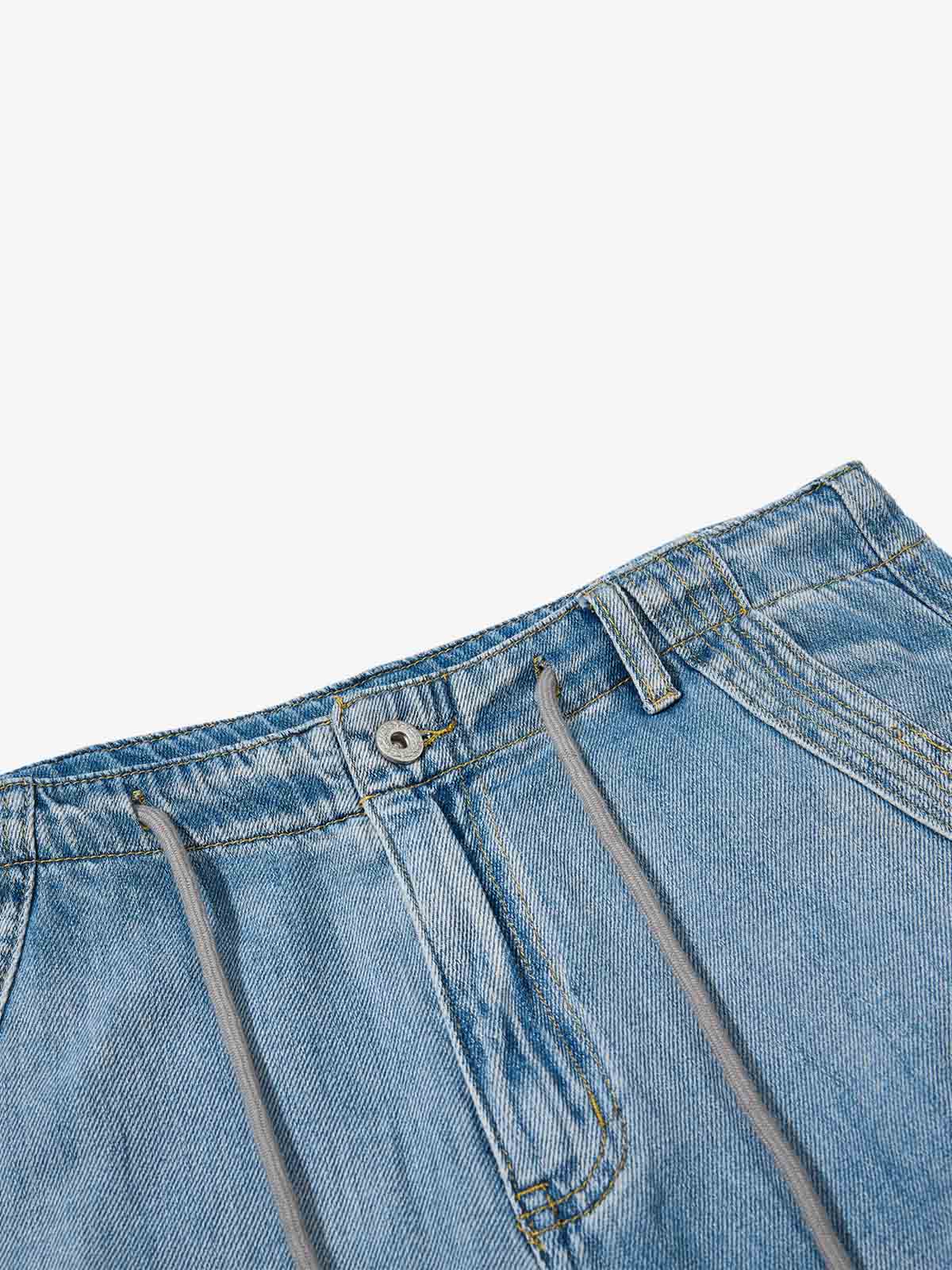 ウォッシュ加工のダメージデニムパンツ