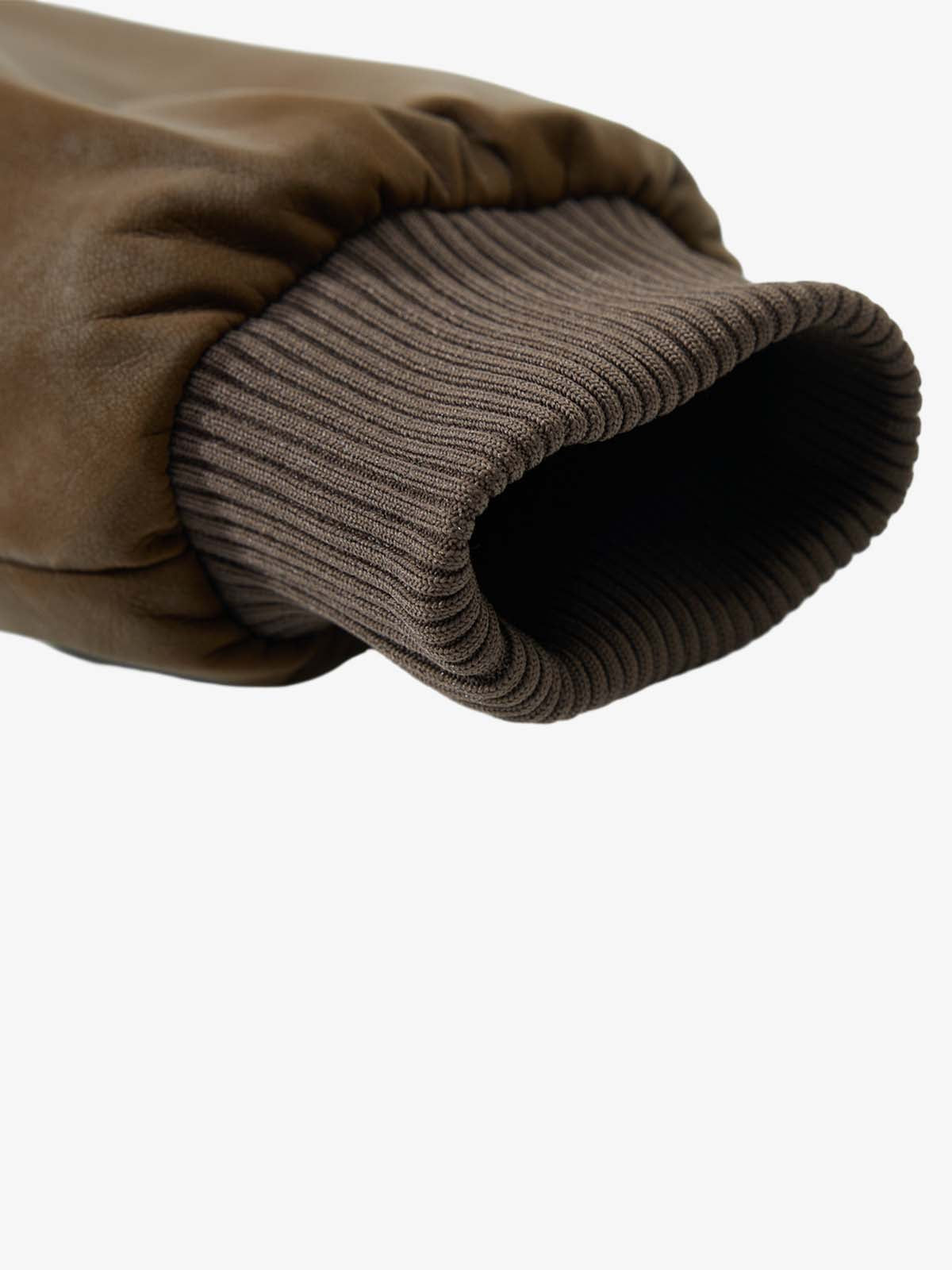 Edgy Spike-Embellished Sunglasses for Bold Fashion Statements 