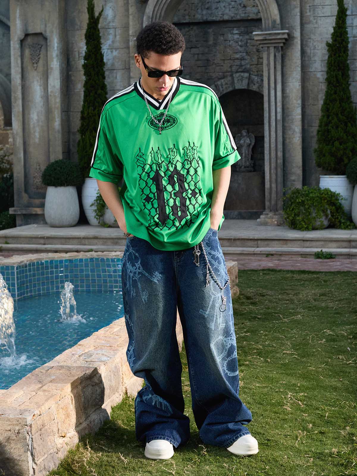 Supermade Color-Blocked V-Neck Embroidered Jersey Short-Sleeved 