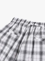 チェック柄のワイドレッグパンツ（ボタン付き）
