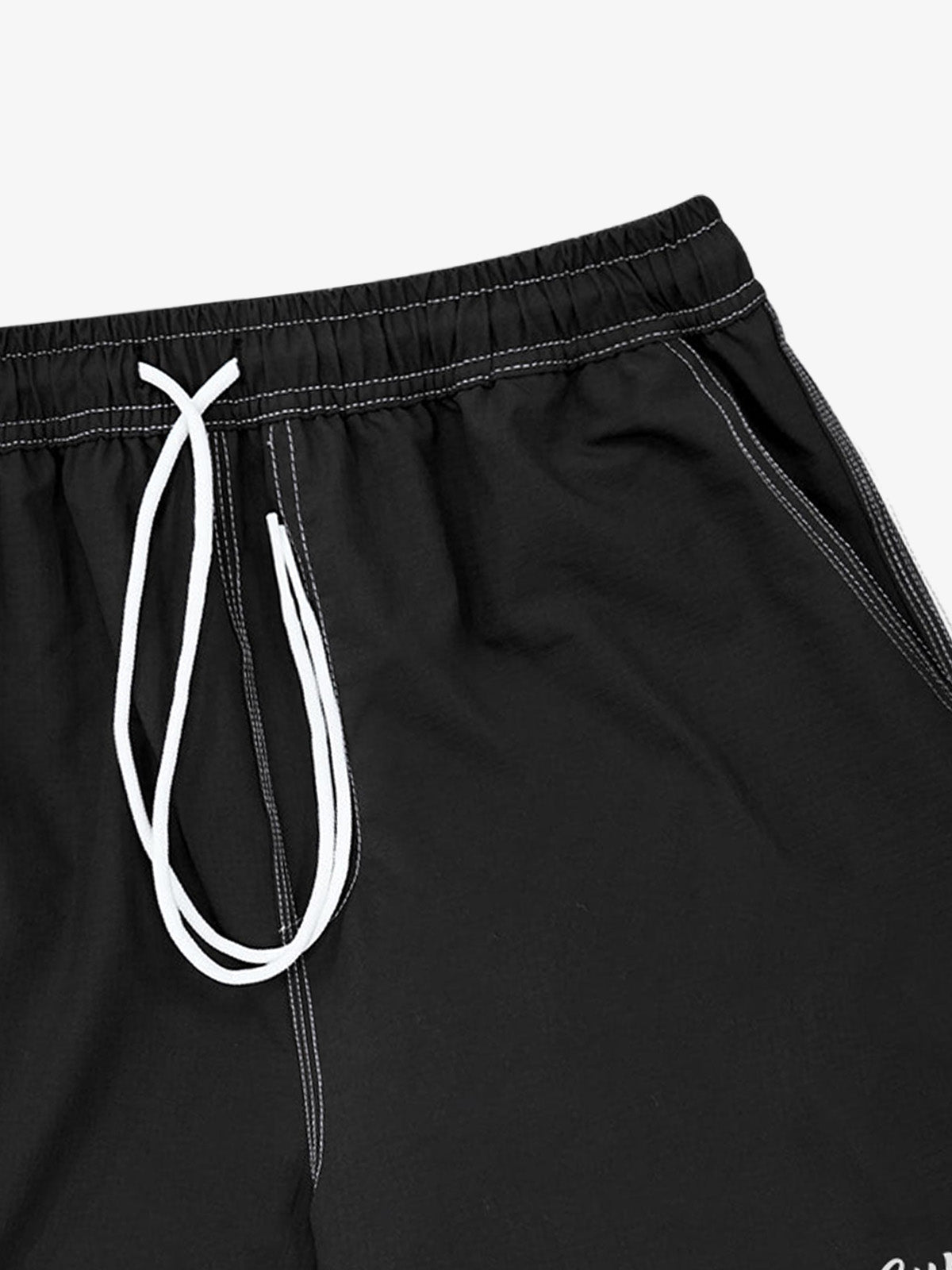 Minimalistische Shorts mit Kontrastnähten und Kordelzug