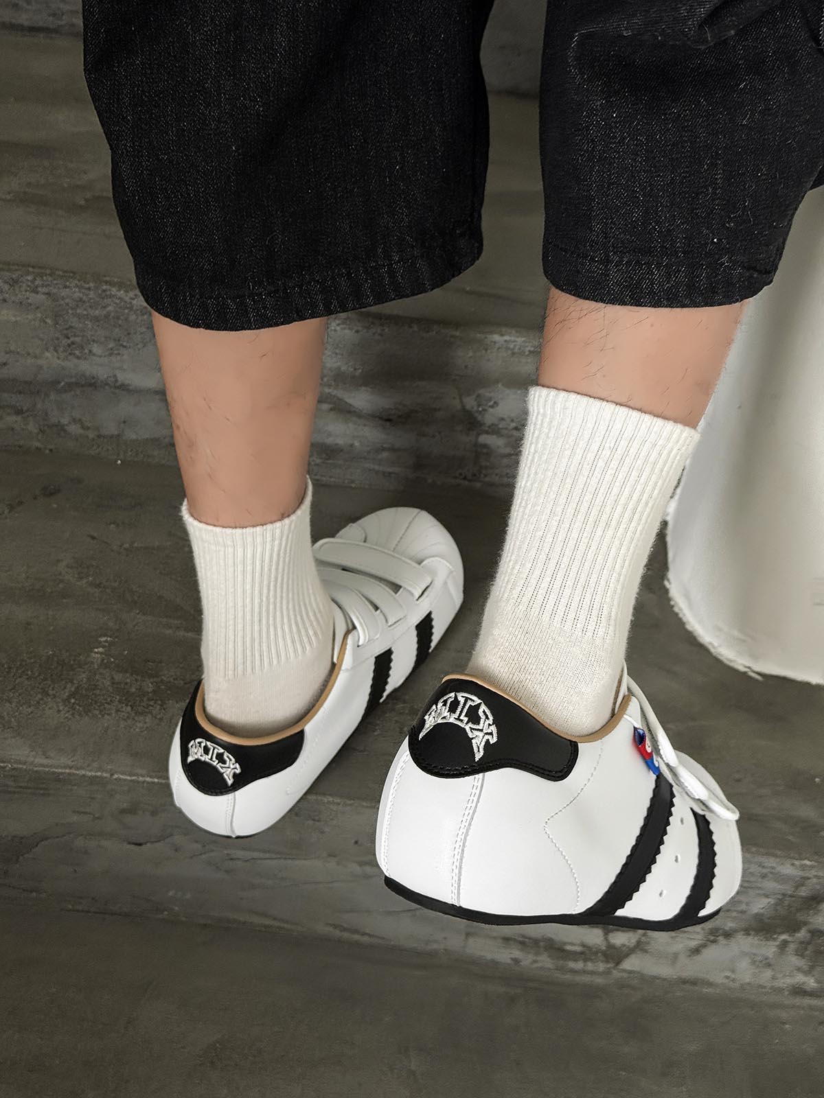 Stylish Velcro Strap Sneakers for Everyday Wear 