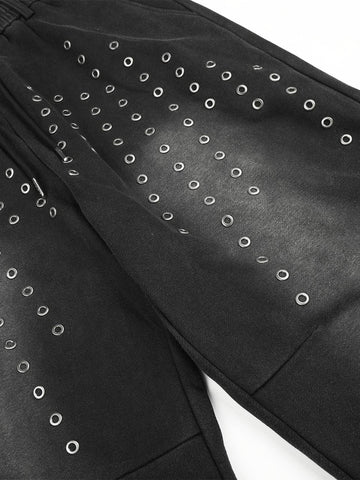 Gewaschene, bestickte Hose mit Ösen und Nieten