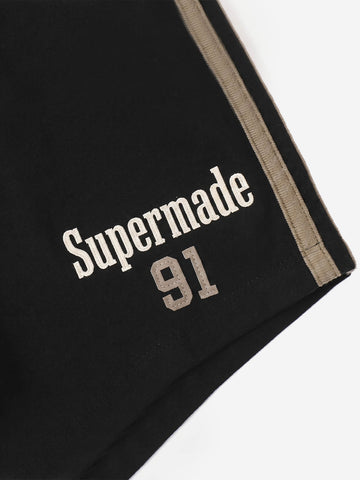 Sportliche Shorts mit Y2K-Grafikstreifen