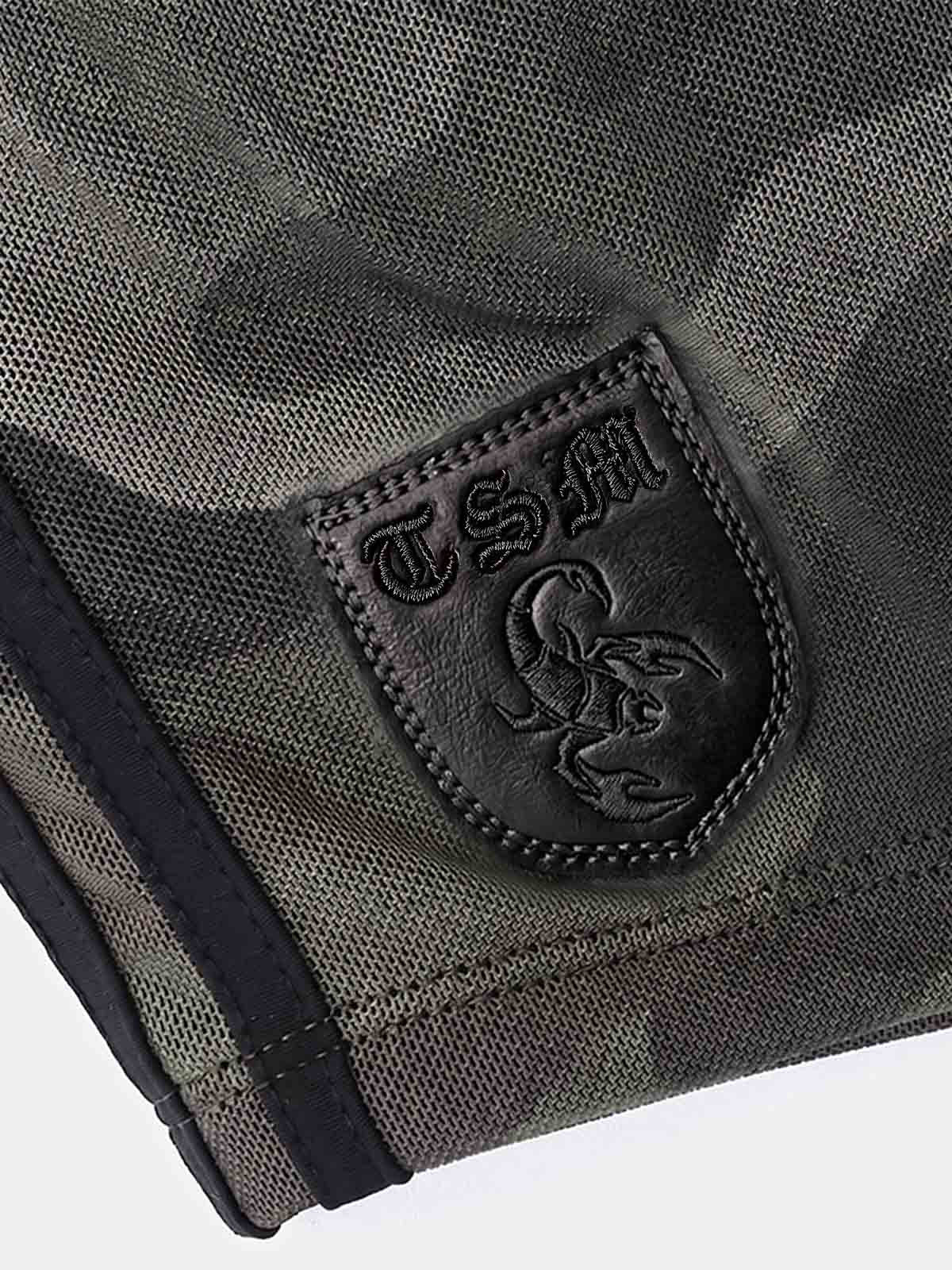 Sportliche Shorts mit Y2K-Grafikstreifen