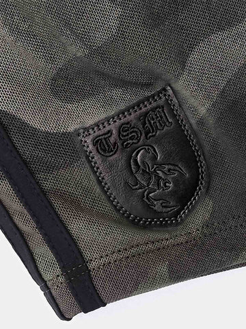Sportliche Shorts mit Y2K-Grafikstreifen