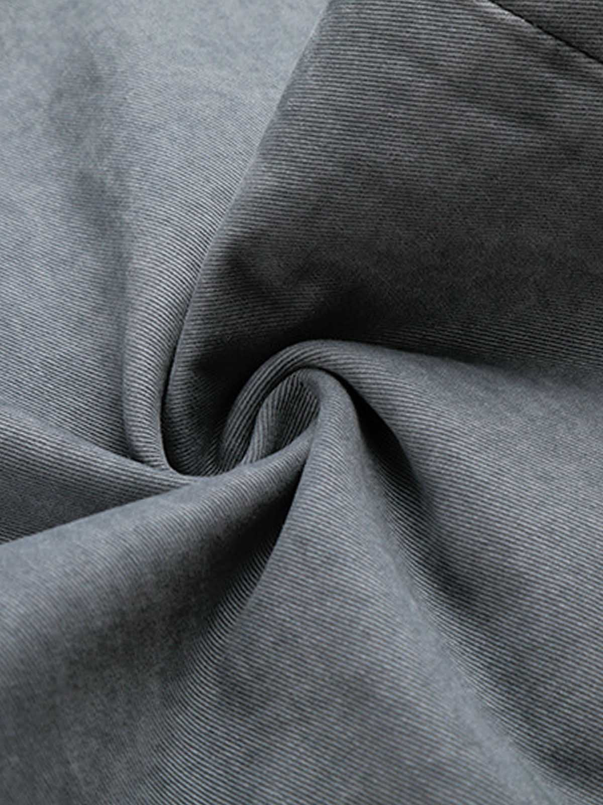 Jeans à rivets découpés