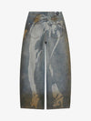 Baggy Jeans mit Totenkopf-Motiv im Used-Look
