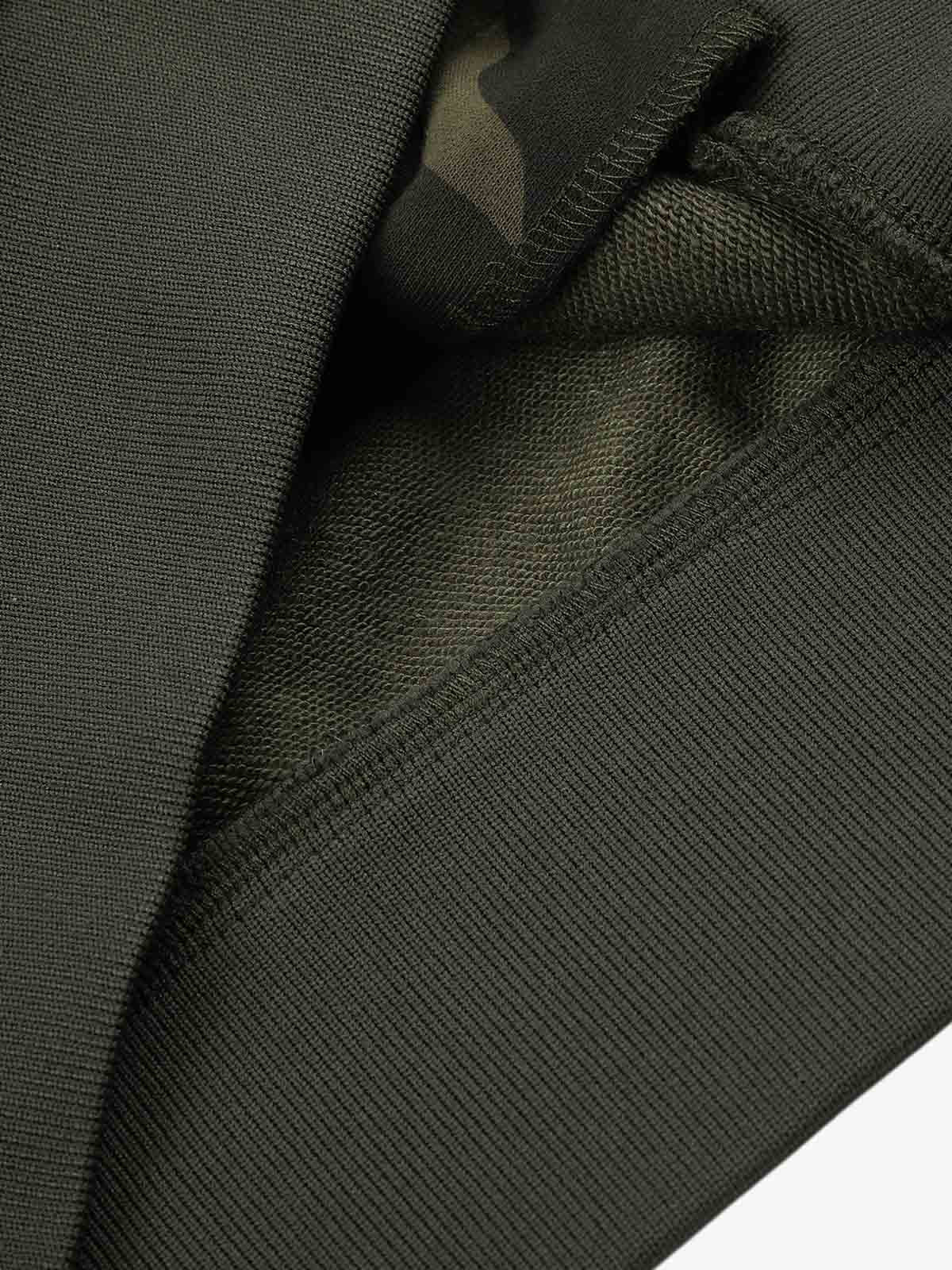 Kurze Jacke mit Camouflage-Tape-Details