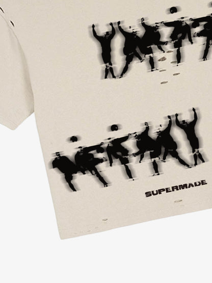 Short-sleeved Distressed T-shirt With A Football Kicking Scene And Blur Pattern Design 