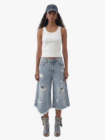 Short en jean délavé et usé