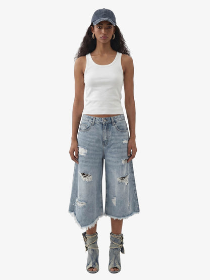 Short en jean délavé et usé