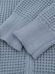 Strickjacke mit Abzeichenknöpfen