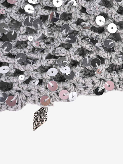 Edgy Spike-Embellished Sunglasses for Bold Fashion Statements 