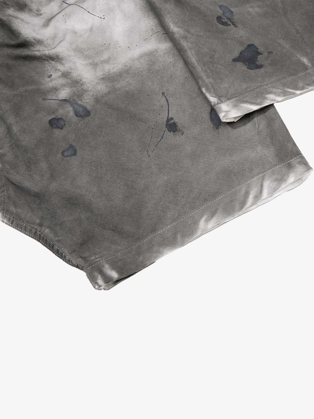Pantalones anchos desgastados