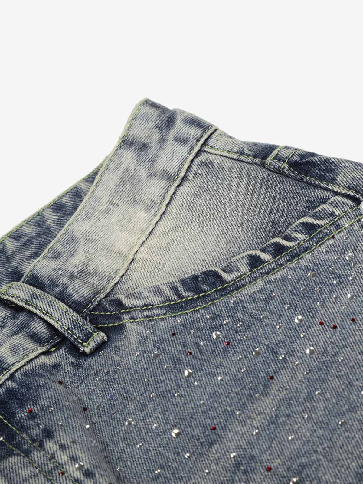 Strassbesetzte Bermuda-Shorts aus Denim im Used-Look
