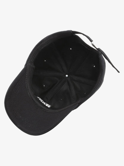 Stylish Heart-Embellished Baseball Caps for Everyday Wear 