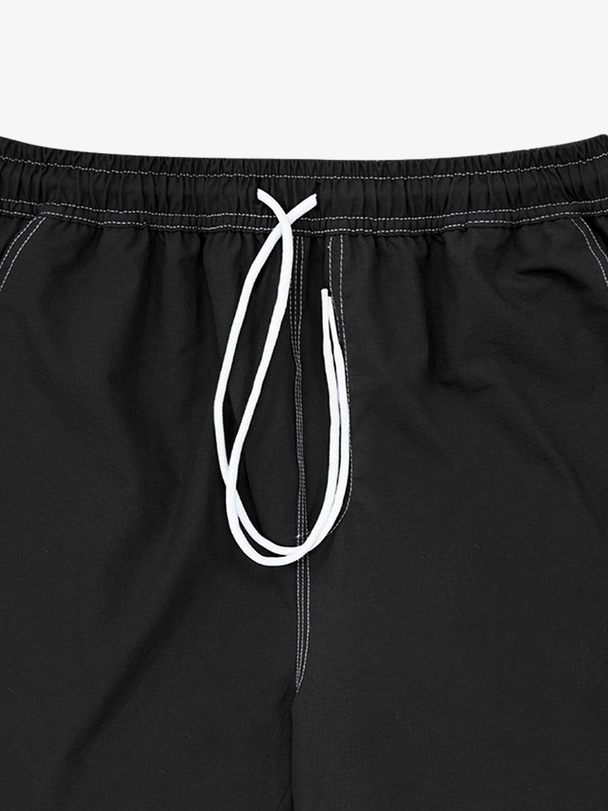 Minimalistische Shorts mit Kontrastnähten und Kordelzug