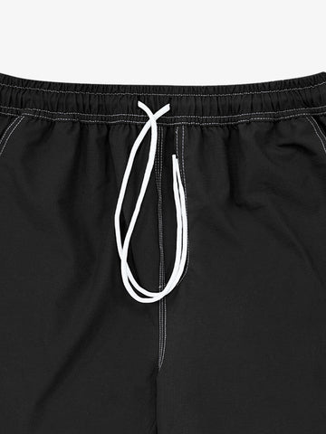 Minimalistische Shorts mit Kontrastnähten und Kordelzug