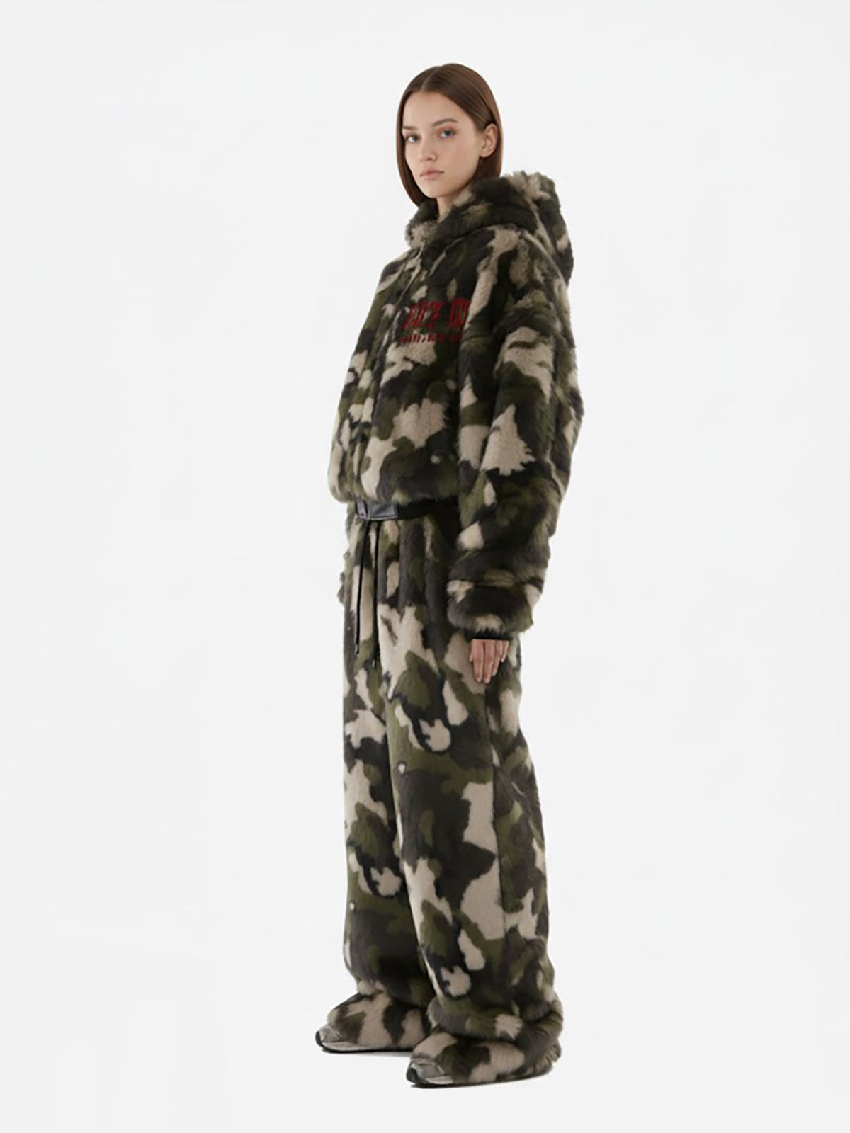 SUPM Letter Embroidery Camouflage Faux Fur Quilted Set 
