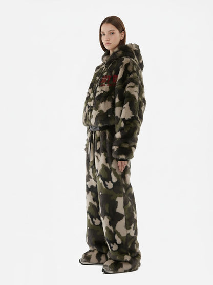SUPM Letter Embroidery Camouflage Faux Fur Quilted Set 