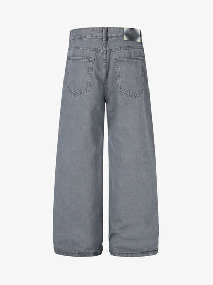 Jeans à rivets découpés