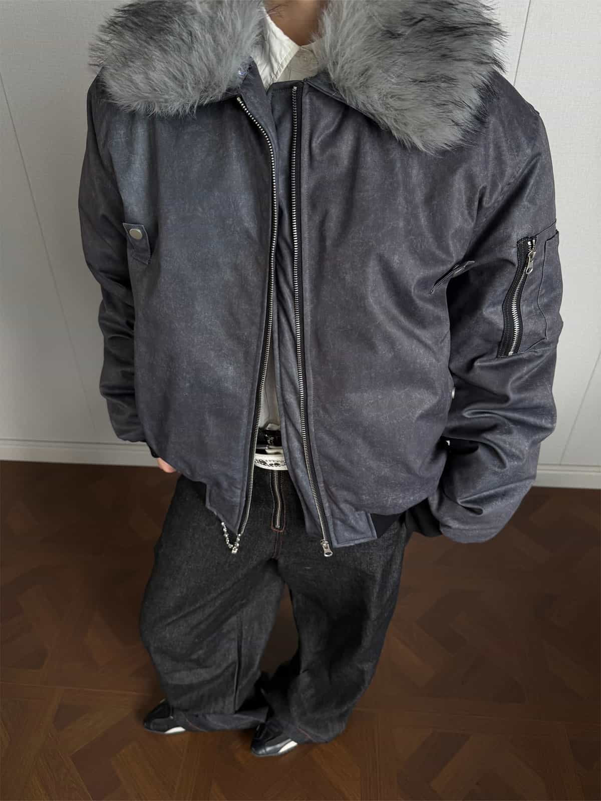 Winter Warmth Bomber Jacket with Faux Fur Collar - Stylish and Cozy Outerwear for Men 