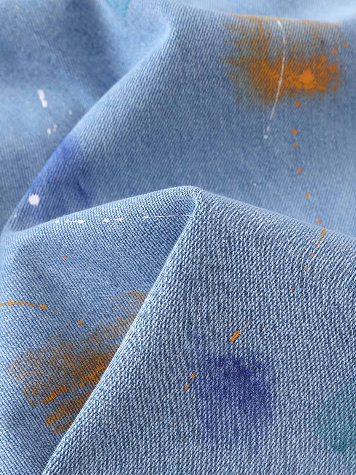 Jeansshorts mit Farbspritzermuster und weitem Bein