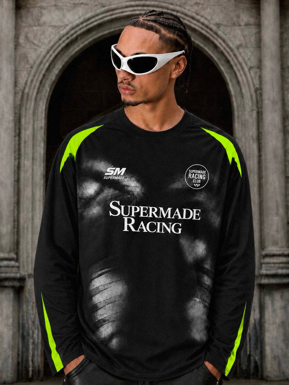 Langarmshirt mit Totenkopf-Grafik und mehrlagigem Rennlogo