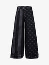 Jeans mit geradem Bein und mehreren Knöpfen