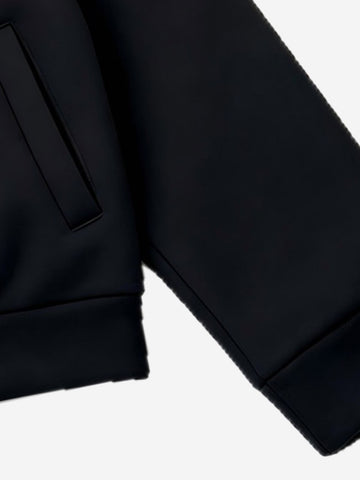 Kapuzenpullover mit Skorpionstickerei, Streifenfutter und Knopfleiste